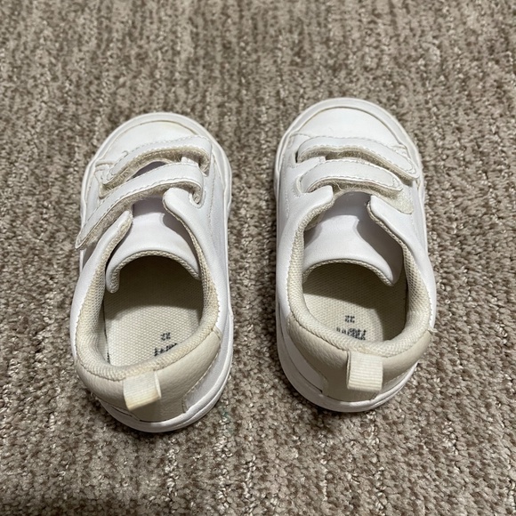Unisex Toddler White Low-Profile Sneakers – Velcro Closure - Size‎ 11 - Picture 2 of 8
